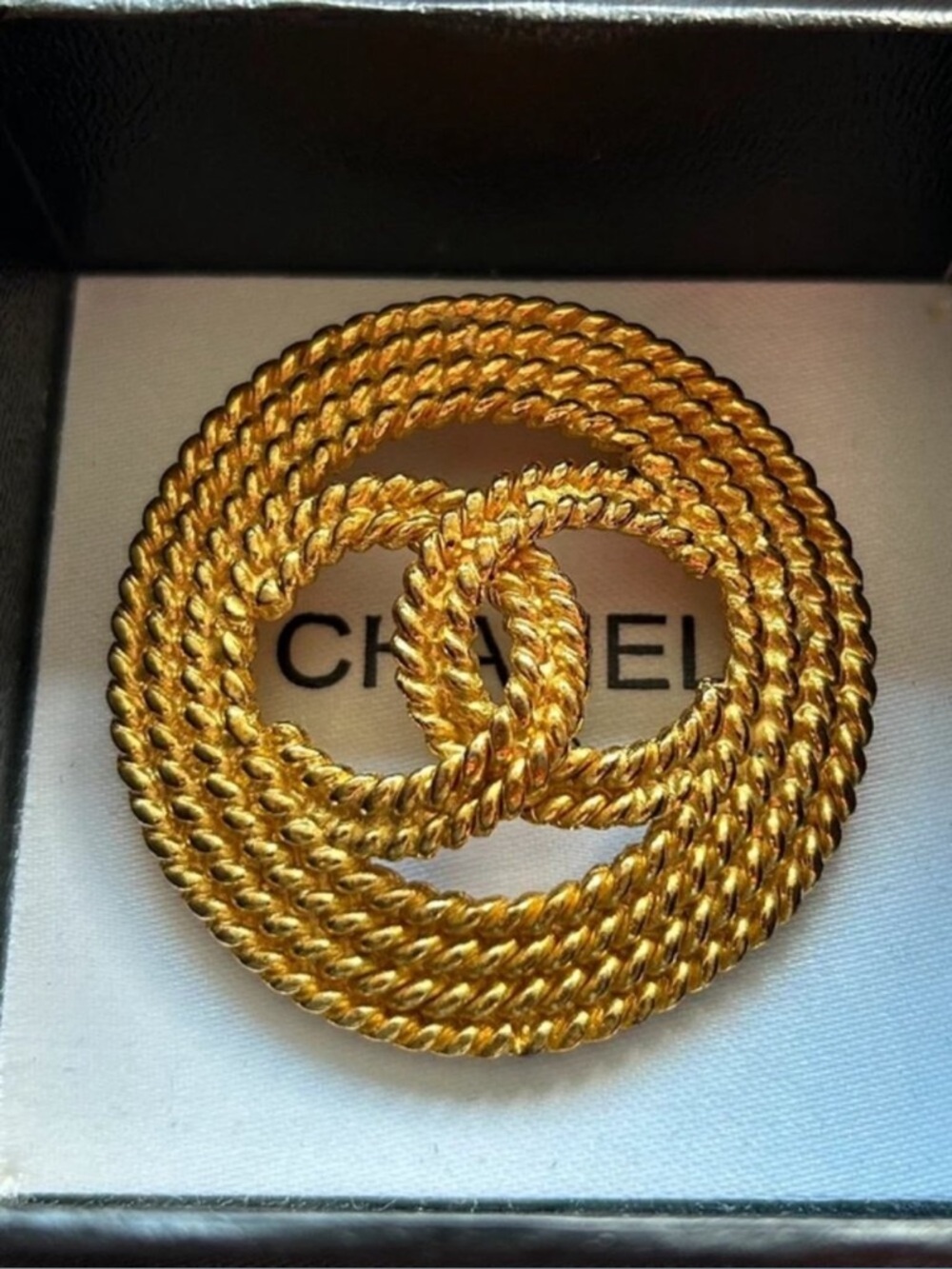 Chanel Gold-Tone Rope Interlocking CC Brooch - Gold